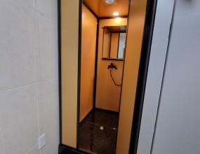 우측상단 '고객지원' 안에 '공지사항'을 보시면 간이샤워장을 설치하는 과정을 보실 수 있으며 아래 블러그를 클릭하시면 샤워부스와 히노끼욕조에 관련된 더 많은 자료를 보실 수 있습니다. 간이샤워장을 설치하시려면 싱크대같은 것이 설치된 곳을 찾으시고, 하수도가 어떻게 생겼는지 사진을 찍어서 문자로 보내주시면 빠른 상담을 진행할 수 있습니다. 히노끼욕조 상담을 하시려면 히노끼욕조를 설치하고자하는 곳의 사진과 크기를 재서 보내 주시면 됩니다.   '샤워부스와 히노끼'에 대해 궁금하시면 전화주십시요상담시간 평일 오전 8시~오후 6시 제품 상담실 1544-1502 박경순 실장 010-4250-2270블로그 http://blog.naver.com/pks0079/