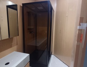     우측상단 '고객지원' 안에 '공지사항'을 보시면 간이샤워장을 설치하는 과정을 보실 수 있으며 아래 블러그를 클릭하시면 샤워부스와 히노끼욕조에 관련된 더 많은 자료를 보실 수 있습니다. 간이샤워장을 설치하시려면 싱크대같은 것이 설치된 곳을 찾으시고, 하수도가 어떻게 생겼는지 사진을 찍어서 문자로 보내주시면 빠른 상담을 진행할 수 있습니다. 히노끼욕조 상담을 하시려면 히노끼욕조를 설치하고자하는 곳의 사진과 크기를 재서 보내 주시면 됩니다.   '샤워부스와 히노끼'에 대해 궁금하시면 전화주십시요상담시간 평일 오전 8시~오후 6시 제품 상담실 1544-1502 박경순 실장 010-4250-2270블로그 http://blog.naver.com/pks0079/