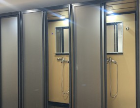    우측상단 '고객지원' 안에 '공지사항'을 보시면 간이샤워장을 설치하는 과정을 보실 수 있으며 아래 블러그를 클릭하시면 샤워부스와 히노끼욕조에 관련된 더 많은 자료를 보실 수 있습니다. 간이샤워장을 설치하시려면 싱크대같은 것이 설치된 곳을 찾으시고, 하수도가 어떻게 생겼는지 사진을 찍어서 문자로 보내주시면 빠른 상담을 진행할 수 있습니다. 히노끼욕조 상담을 하시려면 히노끼욕조를 설치하고자하는 곳의 사진과 크기를 재서 보내 주시면 됩니다.   '샤워부스와 히노끼'에 대해 궁금하시면 전화주십시요상담시간 평일 오전 8시~오후 6시 제품 상담실 1544-1502 박경순 실장 010-4250-2270블로그 http://blog.naver.com/pks0079/